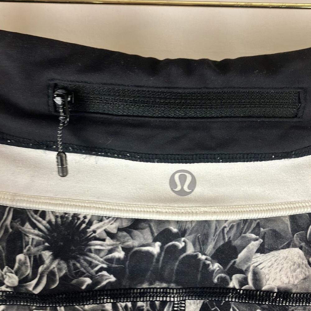 Lulu Lemon flowabunga floral cropped athletic leggings size 4 - Picture 7 of 9